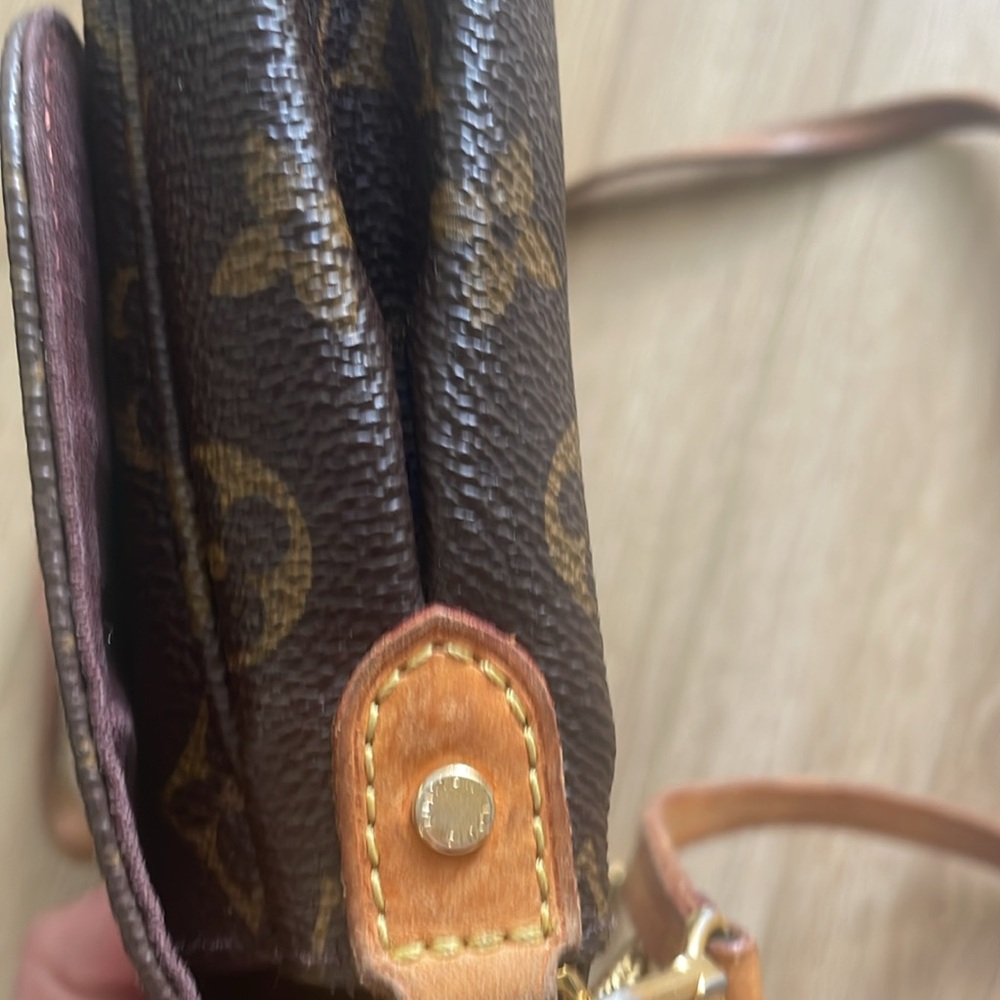 Authentic Louis Vuitton Favorite MM Crossbody bag - Picture 5 of 10